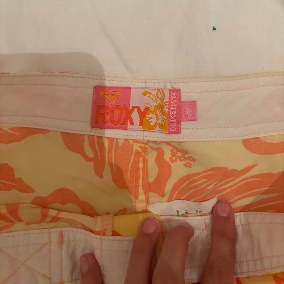 Roxy Quiksilver hawaiian orange hibiscus shorts - Picture 2 of 2